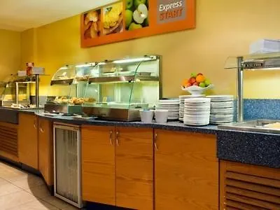 Holiday Inn Express Bath By Ihg 3*,