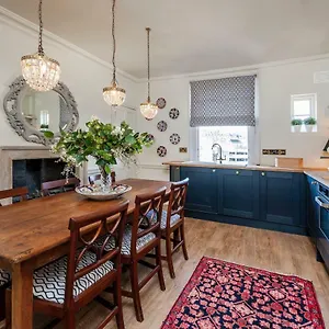 Luxury Regency In Centre Apartment