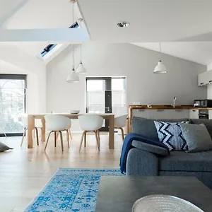The Cliffside Loft - Distinctly Modern 3 Bdr Riverside Apartment