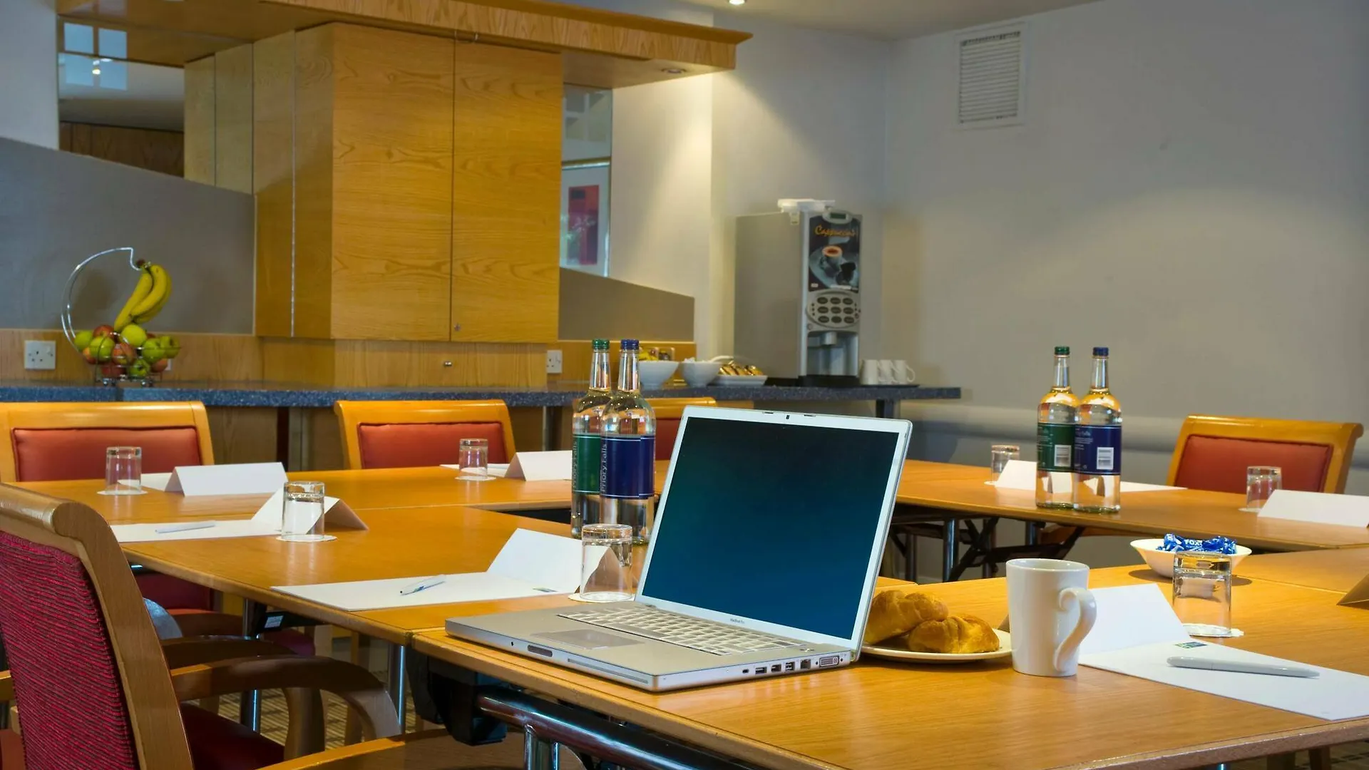 Hotel Holiday Inn Express Bath By Ihg
